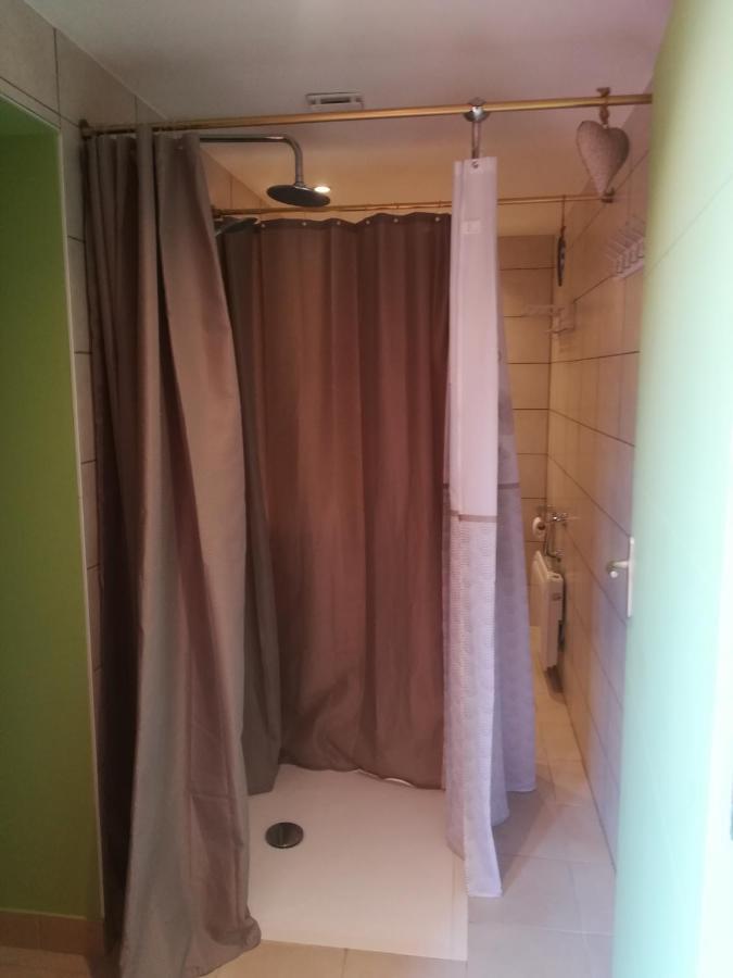 Appartement Avec Jacuzzi Hammam Sauna Privatise Au Rez De Chaussee Ds Maison A Voglans A 2 Kilometres Du Lac Du Bourget En Savoie Entre Chambery Et Aix Les Bains Cure Thermale Værelse billede