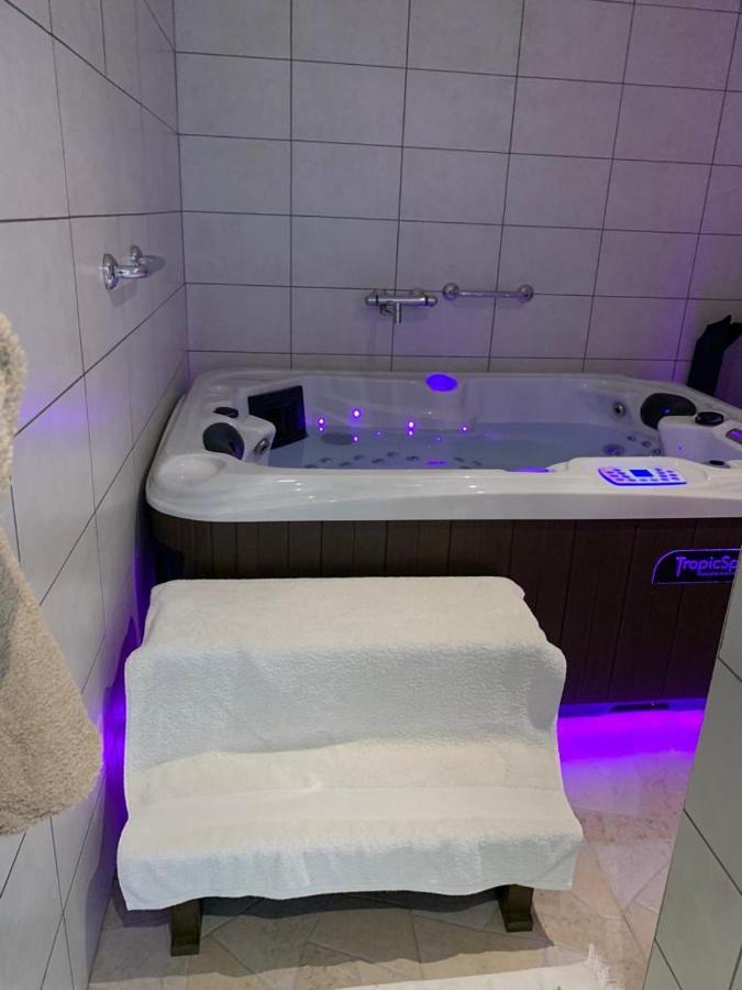 Appartement Avec Jacuzzi Hammam Sauna Privatise Au Rez De Chaussee Ds Maison A Voglans A 2 Kilometres Du Lac Du Bourget En Savoie Entre Chambery Et Aix Les Bains Cure Thermale Eksteriør billede