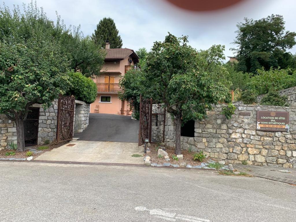 Appartement Avec Jacuzzi Hammam Sauna Privatise Au Rez De Chaussee Ds Maison A Voglans A 2 Kilometres Du Lac Du Bourget En Savoie Entre Chambery Et Aix Les Bains Cure Thermale Eksteriør billede