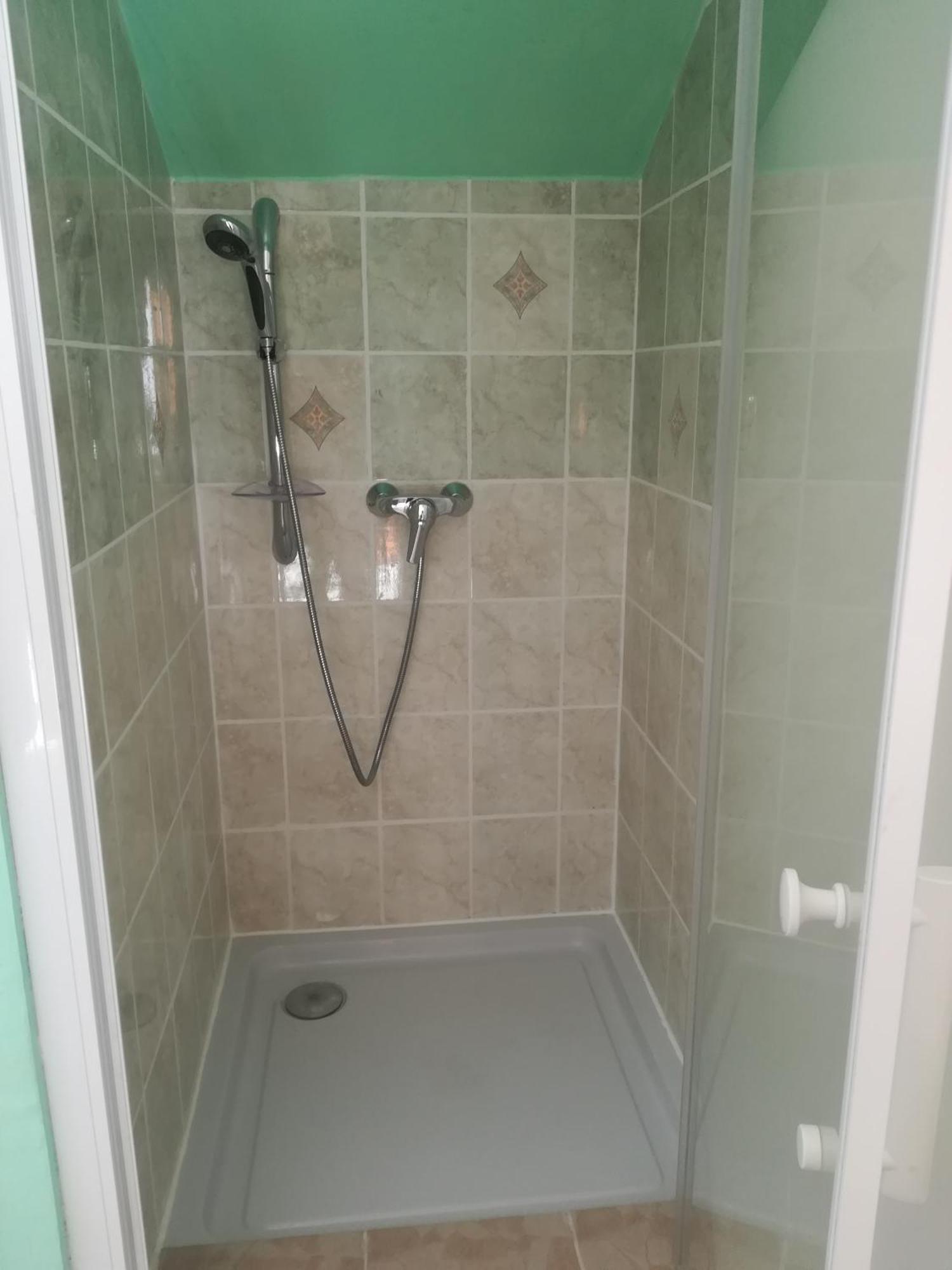 Appartement Avec Jacuzzi Hammam Sauna Privatise Au Rez De Chaussee Ds Maison A Voglans A 2 Kilometres Du Lac Du Bourget En Savoie Entre Chambery Et Aix Les Bains Cure Thermale Værelse billede